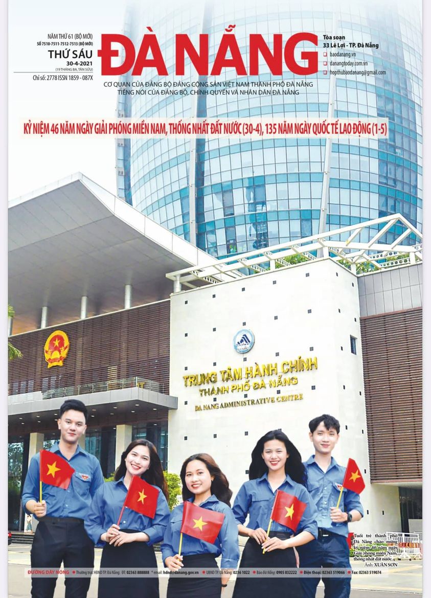 Sinh viên Khoa Ngữ văn trên trang bìa báo Đà Nẵng
